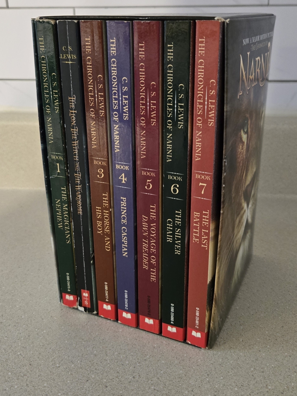 The Chronicles of Narnia 7-Book Box Set - Multi-Color